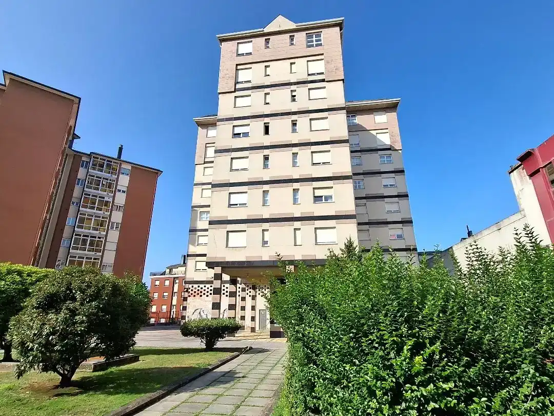 Vista exterior de Pis en venda en Lugo amb Jardí privat, Parquet i Traster