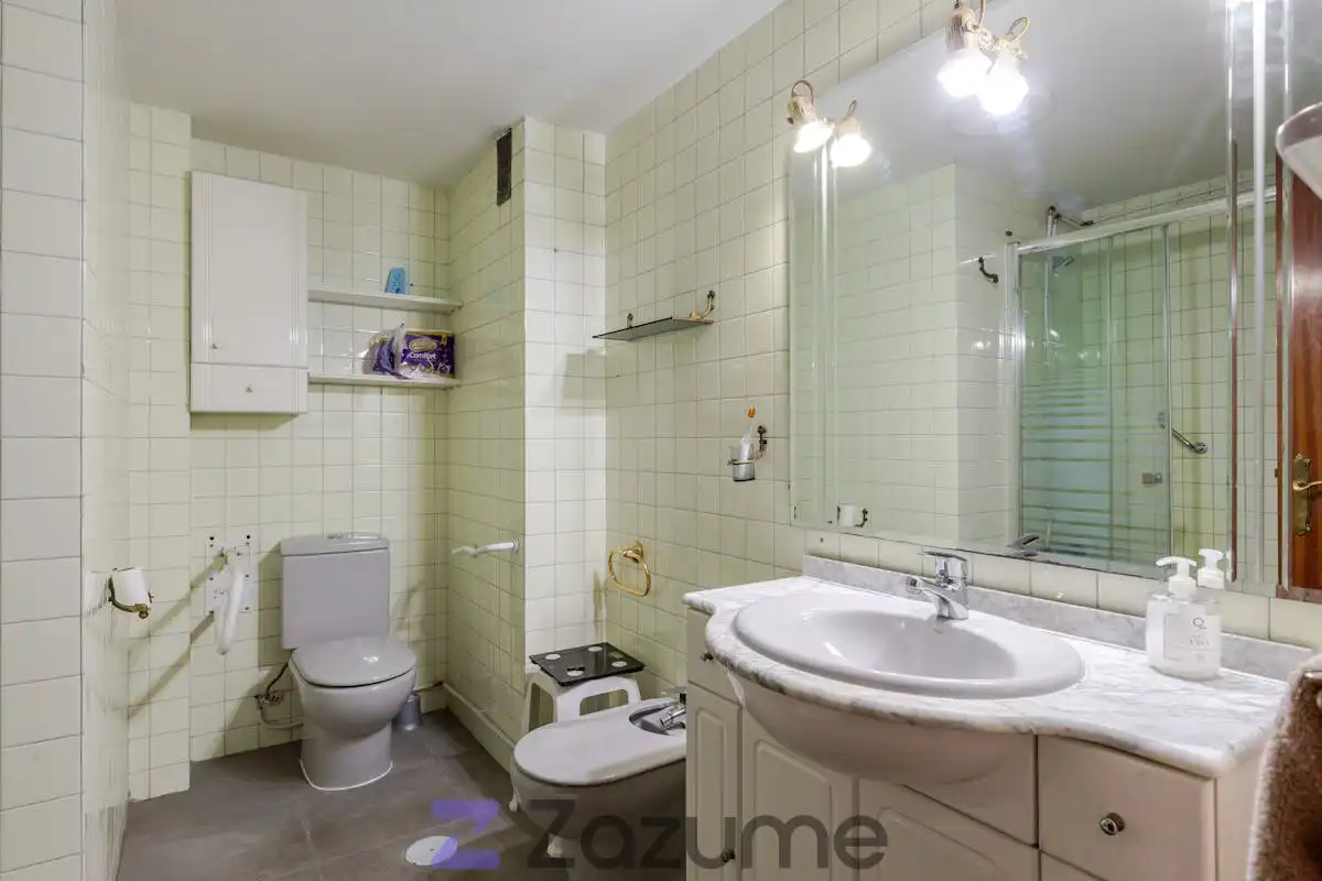 Badezimmer von Wohnung zur Miete in Madrid mit Klimaanlage, Heizung und Terrasse
