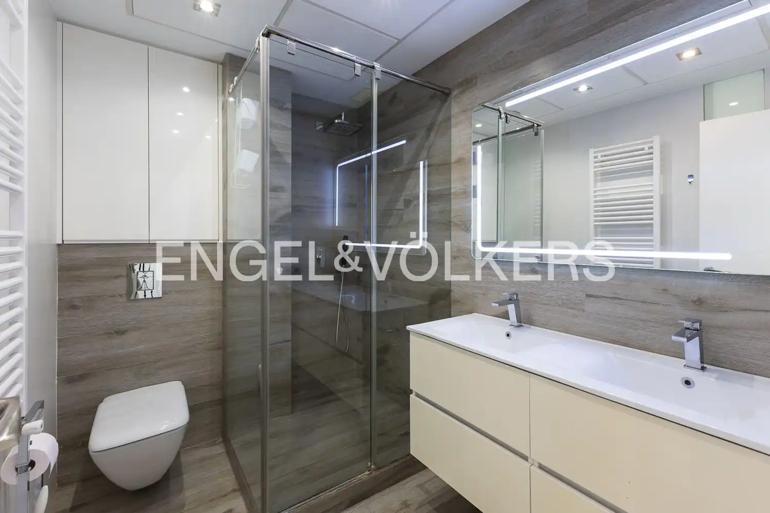 Badezimmer von Dachboden zur Miete in Campanar