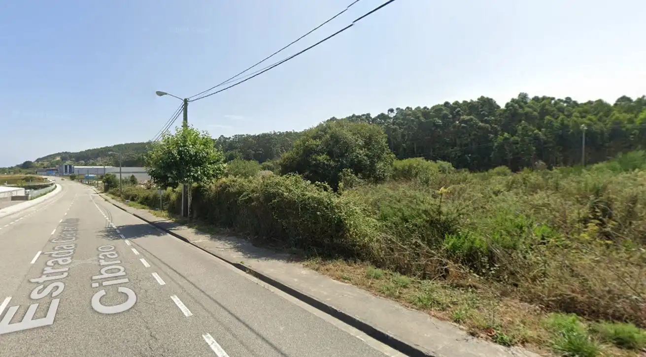 Terreno industrial en venta en Cervo