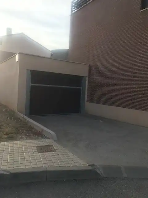 Parking de Casa adosada en venta en Calatayud con Aire acondicionado, Calefacción y Jardín privado