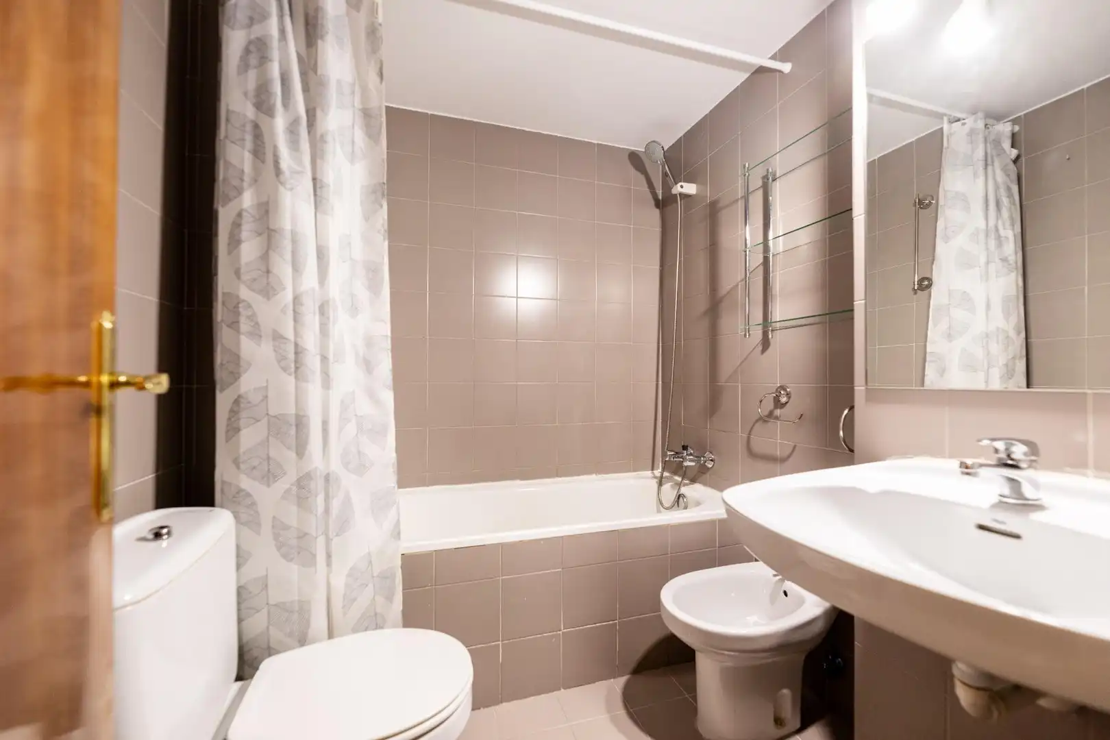 Baño de Piso de alquiler en Madrid con Piscina comunitaria