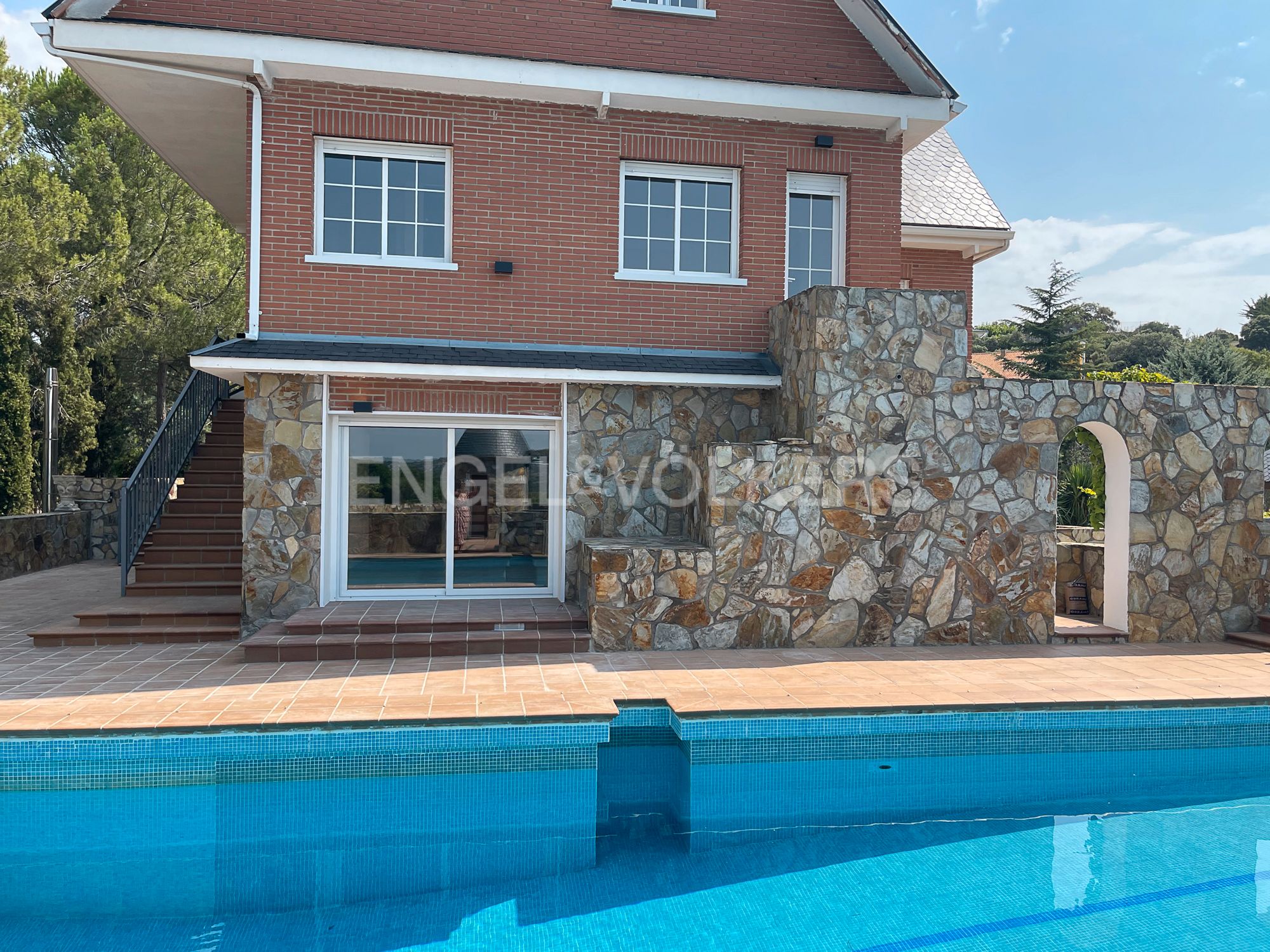 Exterior view of House or chalet for sale in Valdemorillo  with Heating, Private garden and Terrace