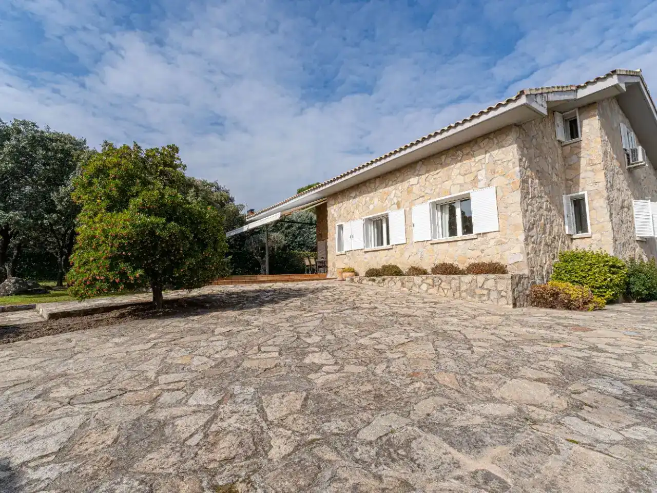 Vista exterior de Casa o xalet en venda en Valdemorillo amb Aire condicionat