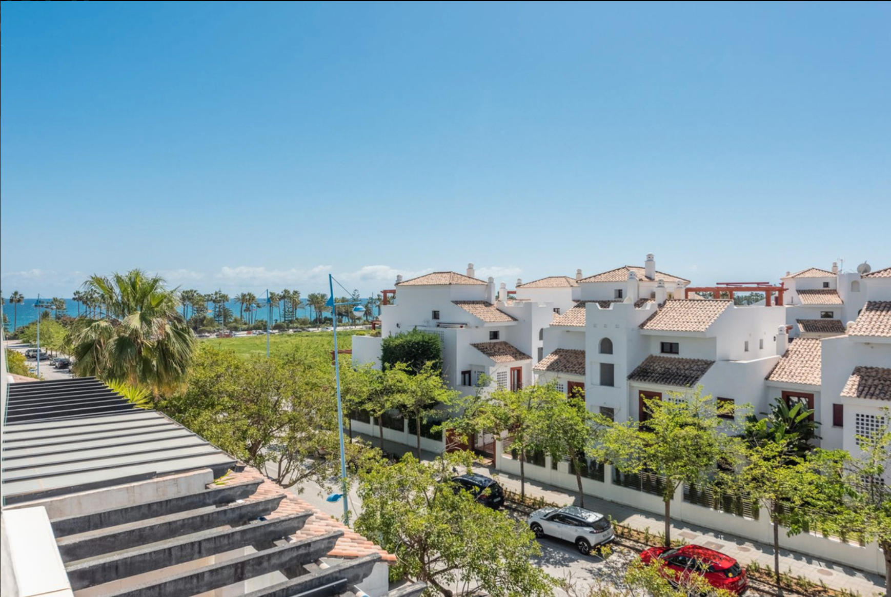 Vista exterior de Dúplex en venda en Marbella amb Terrassa, Moblat i Piscina comunitària