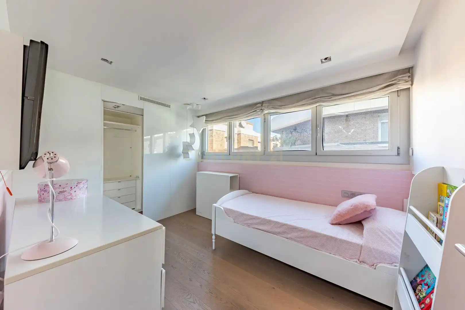 Bedroom of Apartments for rent in Barcelona  with Air Conditioner, Swimming Pool and Oven