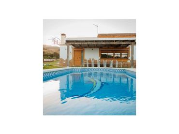 Casa amb piscina en venda a Diseminados Poligono 5