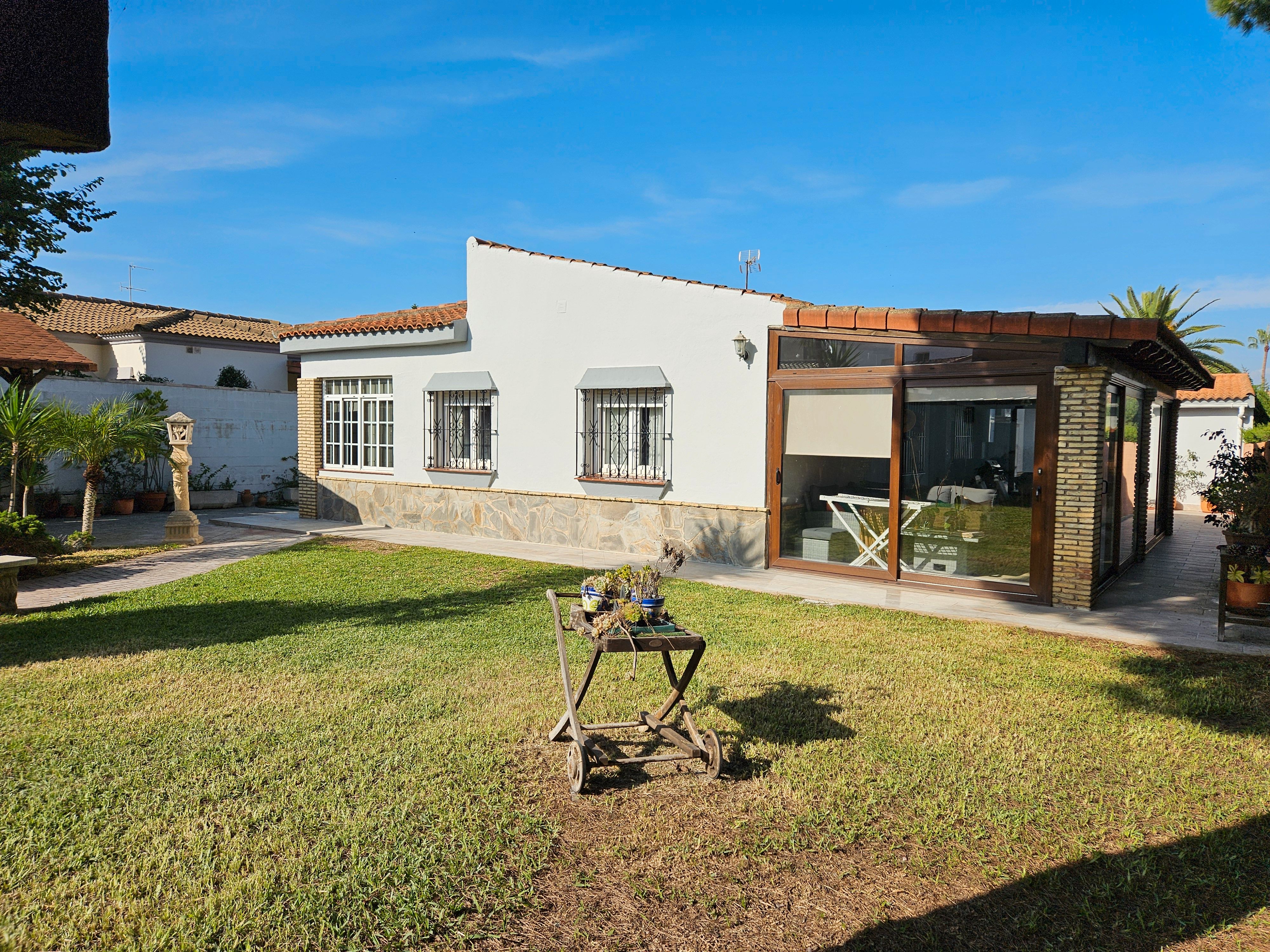 Garden of House or chalet for sale in Chiclana de la Frontera  with Air Conditioner, Heating and Private garden