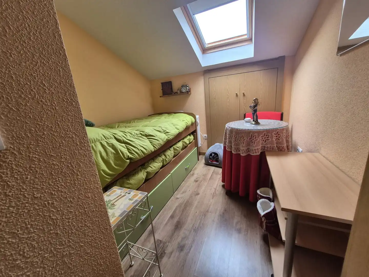 Habitación de Dúplex en venta en Navaluenga con Calefacción, Terraza y Amueblado