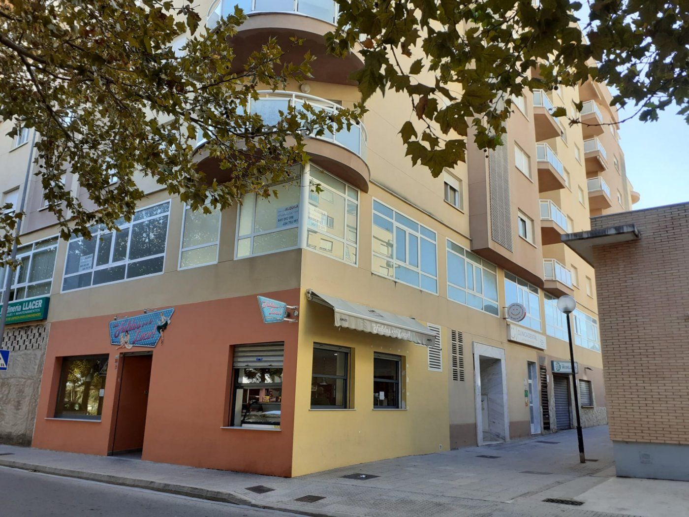 Vista exterior de Oficina en venda en Oliva amb Aire condicionat i Calefacció