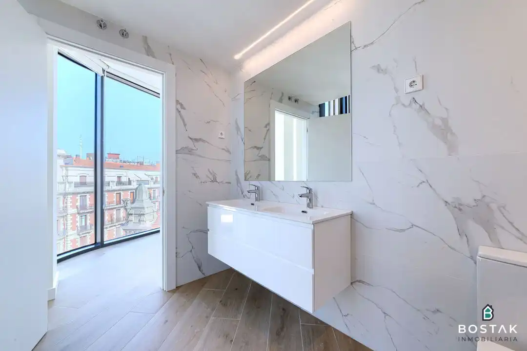 Baño de Piso de alquiler en Bilbao  con Calefacción y Terraza