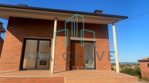 Obra nueva en construcción con acabados a elegir por el comprador.