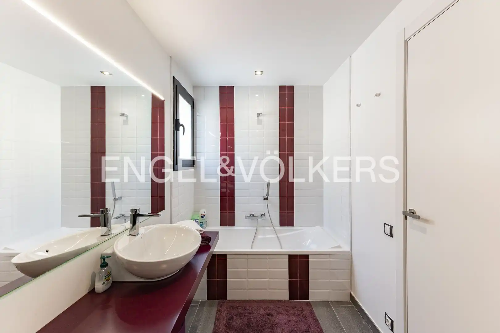 Bathroom of Houses for rent in Cabrils  with Air Conditioner, Heating and Private garden