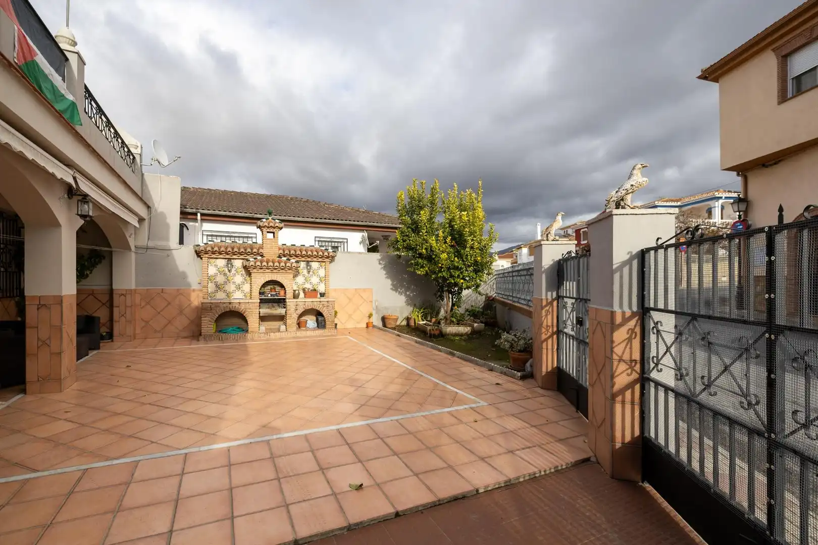 Jardí de Casa adosada en venda en La Zubia amb Aire condicionat, Terrassa i Traster