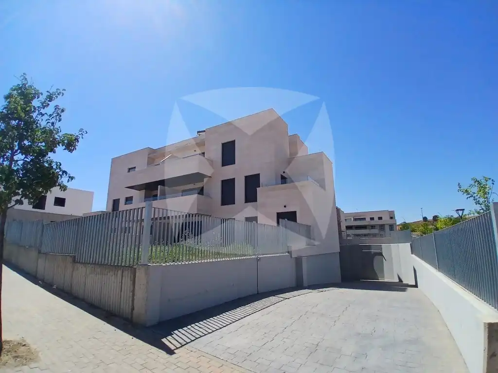 Außenansicht von Wohnung zur Miete in Badajoz mit Klimaanlage, Privatgarten und Terrasse