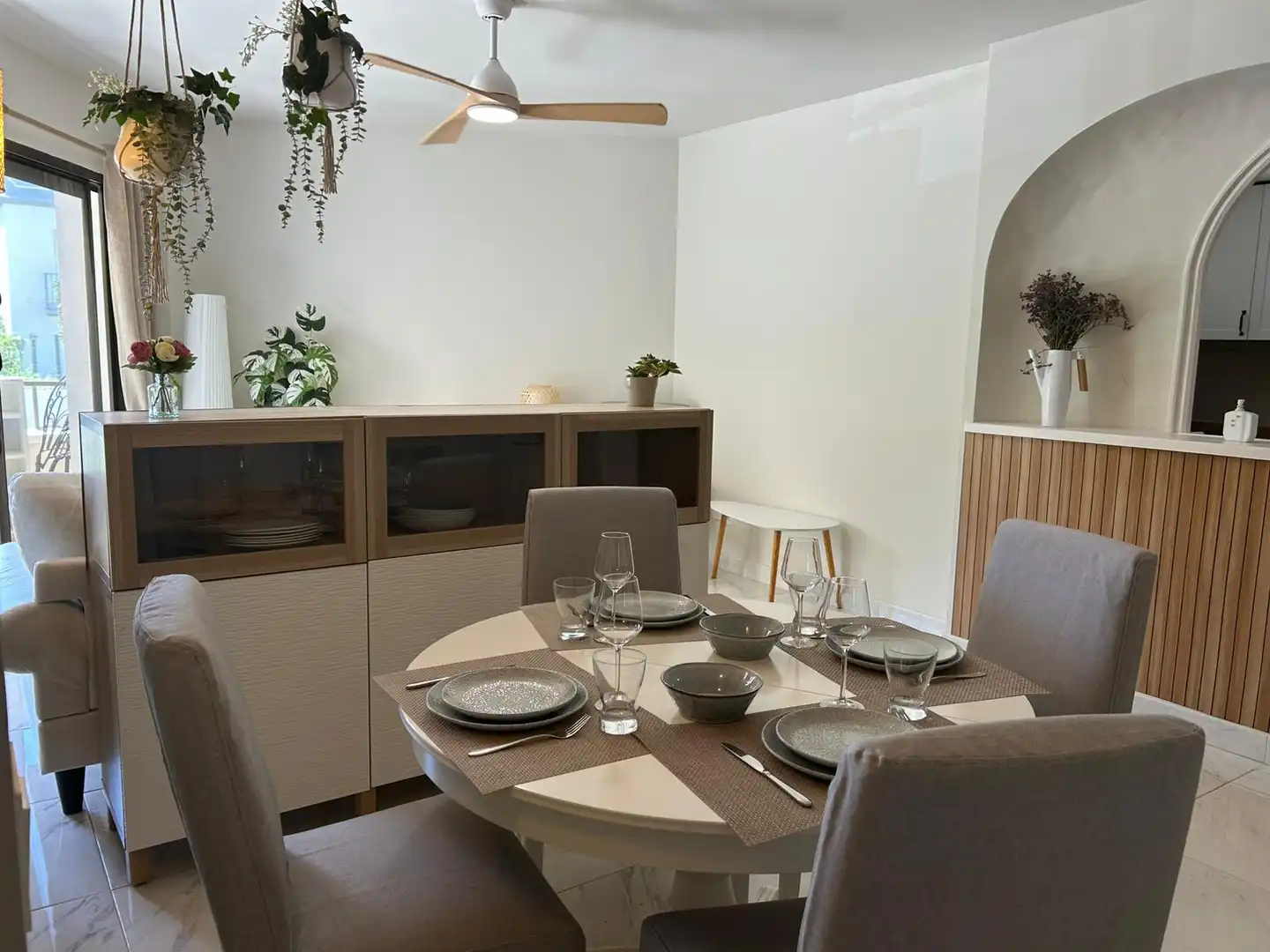 Comedor de Piso de alquiler en Estepona con Aire acondicionado, Terraza y Amueblado