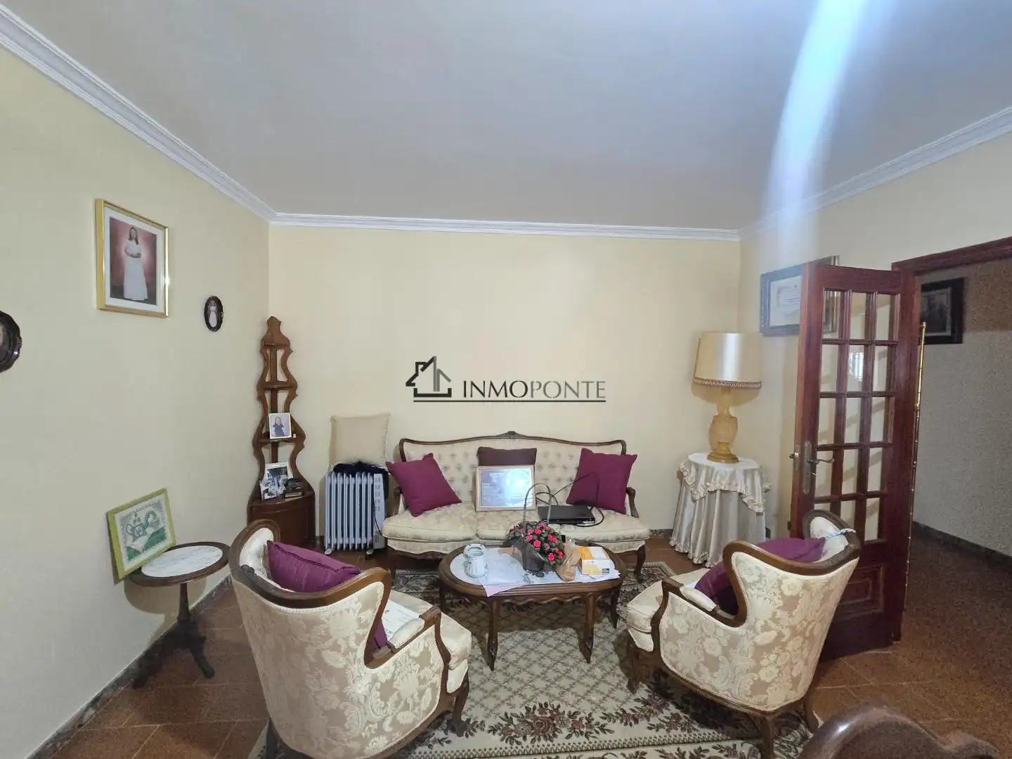 Sala d'estar de Casa o xalet en venda en Pontevedra Capital  amb Jardí privat