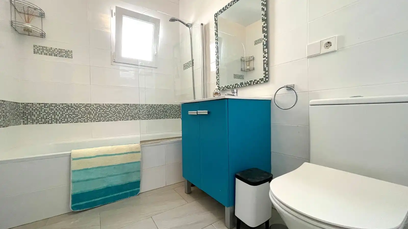 Baño de Casa o chalet de alquiler en Estepona con Aire acondicionado, Terraza y Piscina
