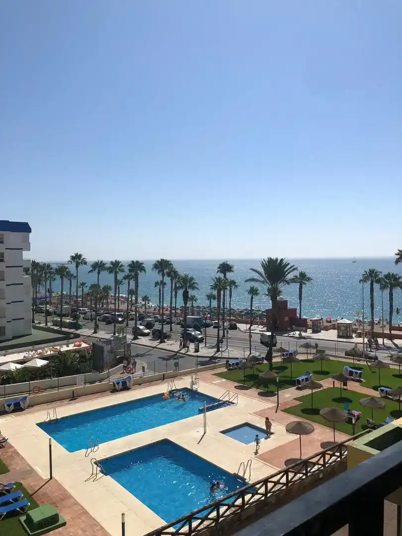Außenansicht von Wohnungen zum Verkauf in Benalmádena mit Schwimmbad und Balkon