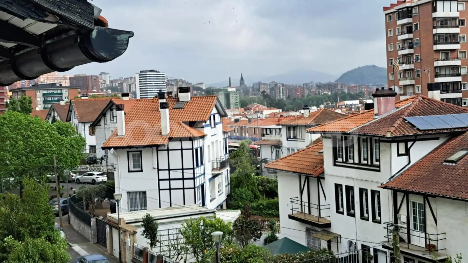 Vista exterior de Casa o xalet en venda en Bilbao  amb Calefacció, Jardí privat i Terrassa