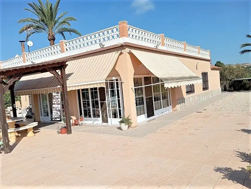 Casa o xalet en venda en Elche / Elx amb Aire condicionat, Jardí privat i Terrassa