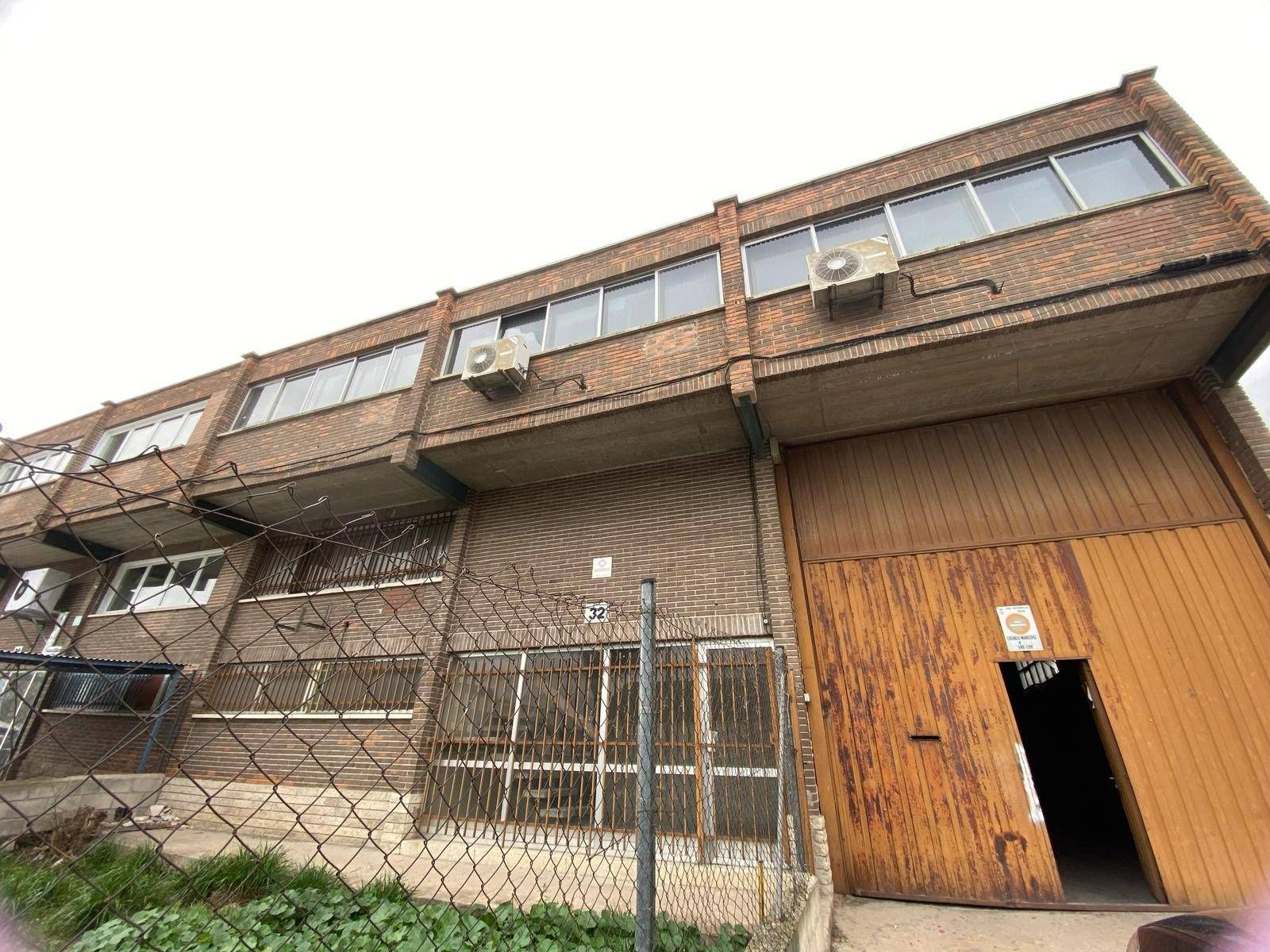Vista exterior de Nau industrial en venda en Coslada