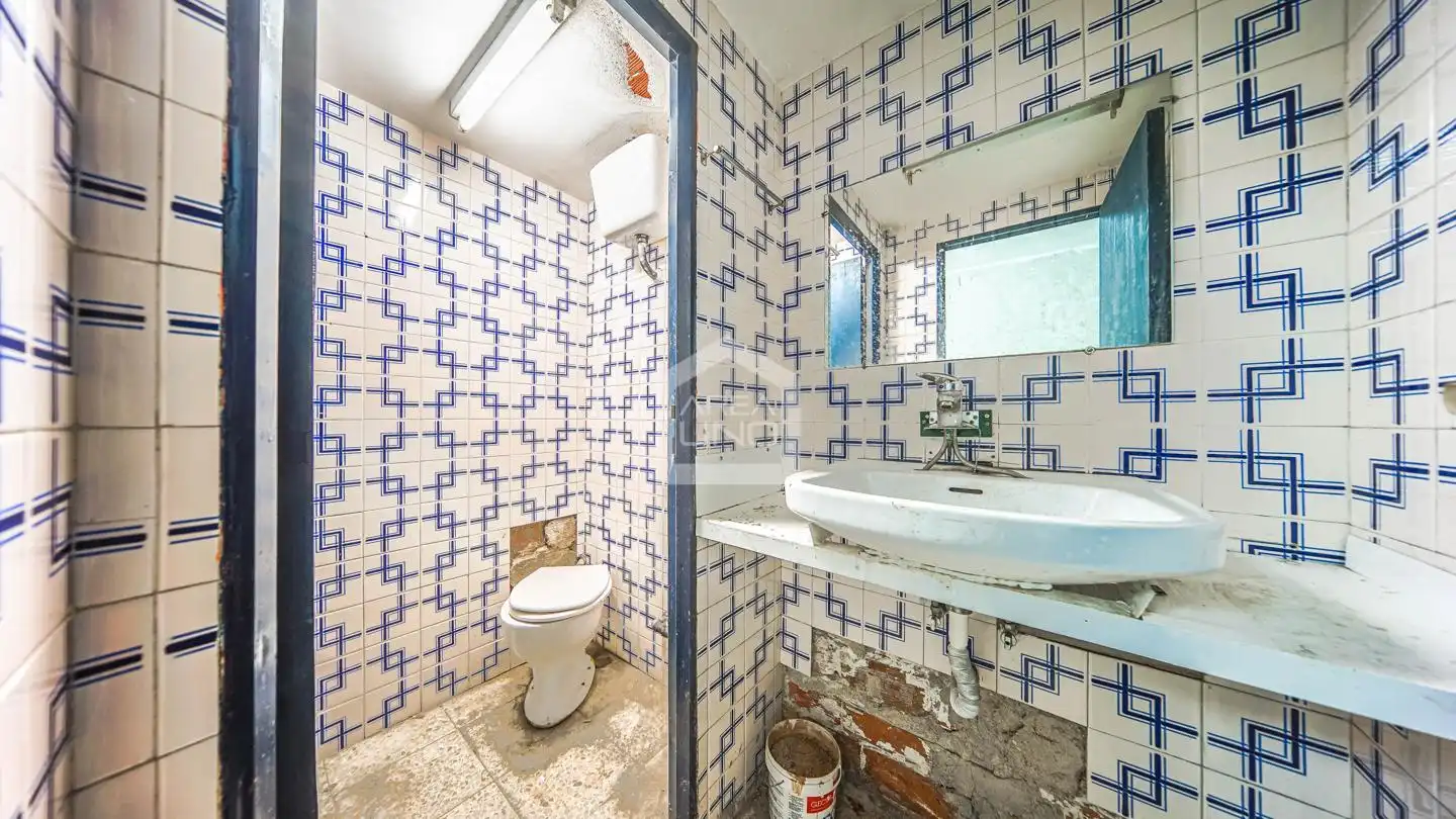Bathroom of Commercial properties for sale in Alcorcón