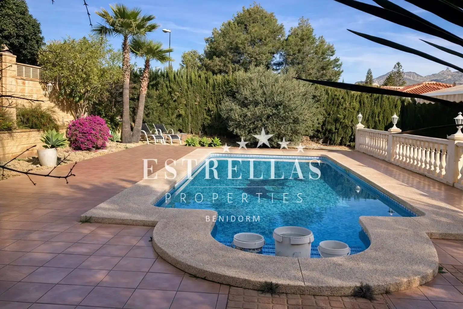 Vista exterior de Casa o chalet en venta en La Nucia con Aire acondicionado, Calefacción y Jardín privado