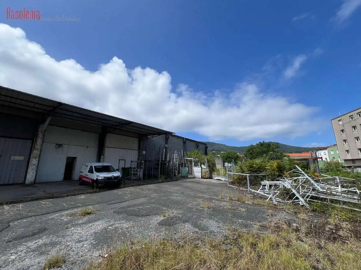 Vista exterior de Nau industrial en venda en Cariño