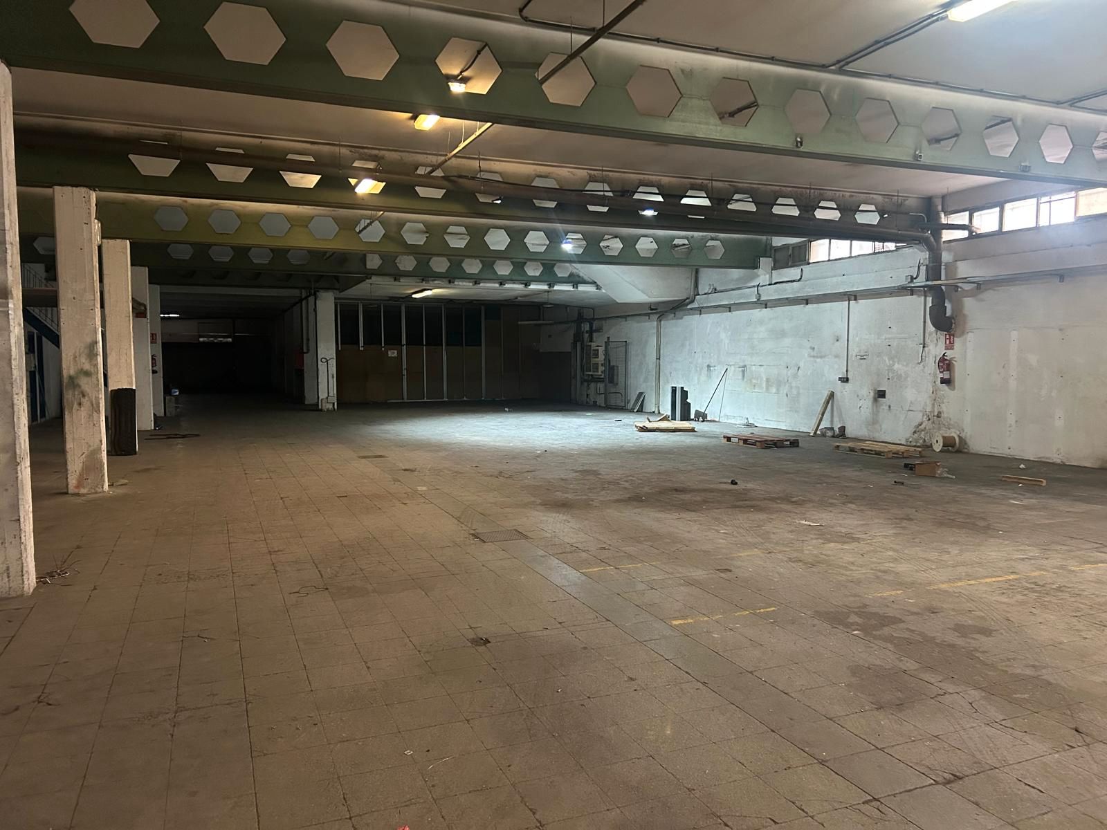 Industrial buildings to rent in Carrer de Joaquín Costa, Hostafrancs, Centre - Sant Oleguer