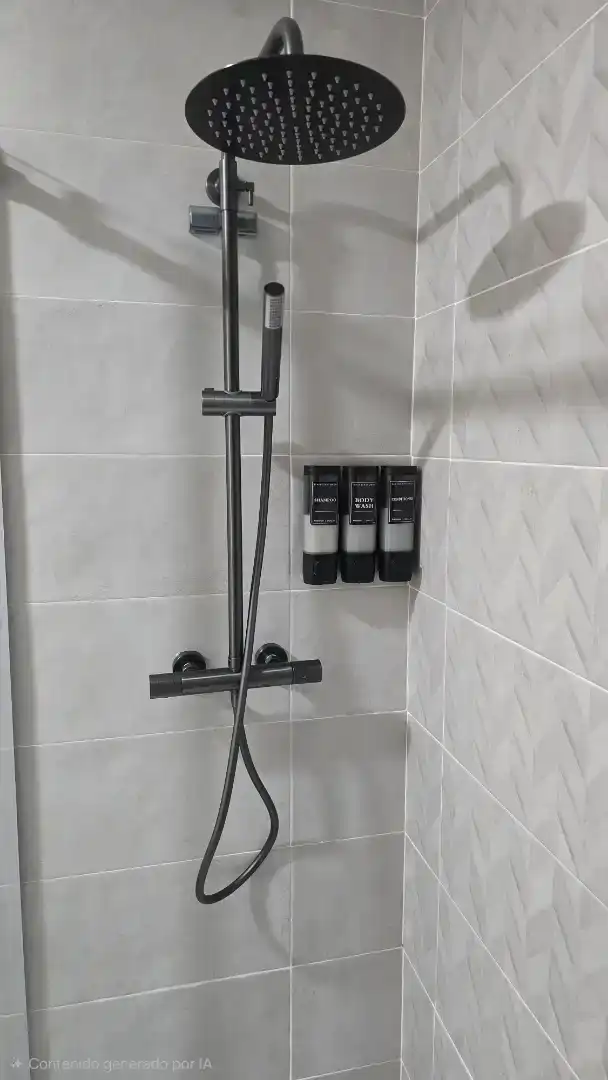 Bany de Pis en venda en La Rinconada amb Aire condicionat, Traster i Piscina