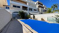 Piscina de Casa adosada en venda en Torrevieja