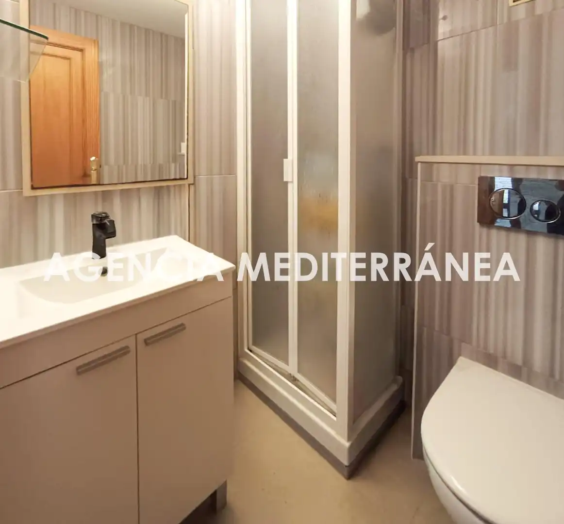 Bany de Apartament en venda en Santa Eulària des Riu amb Aire condicionat, Calefacció i Jardí privat