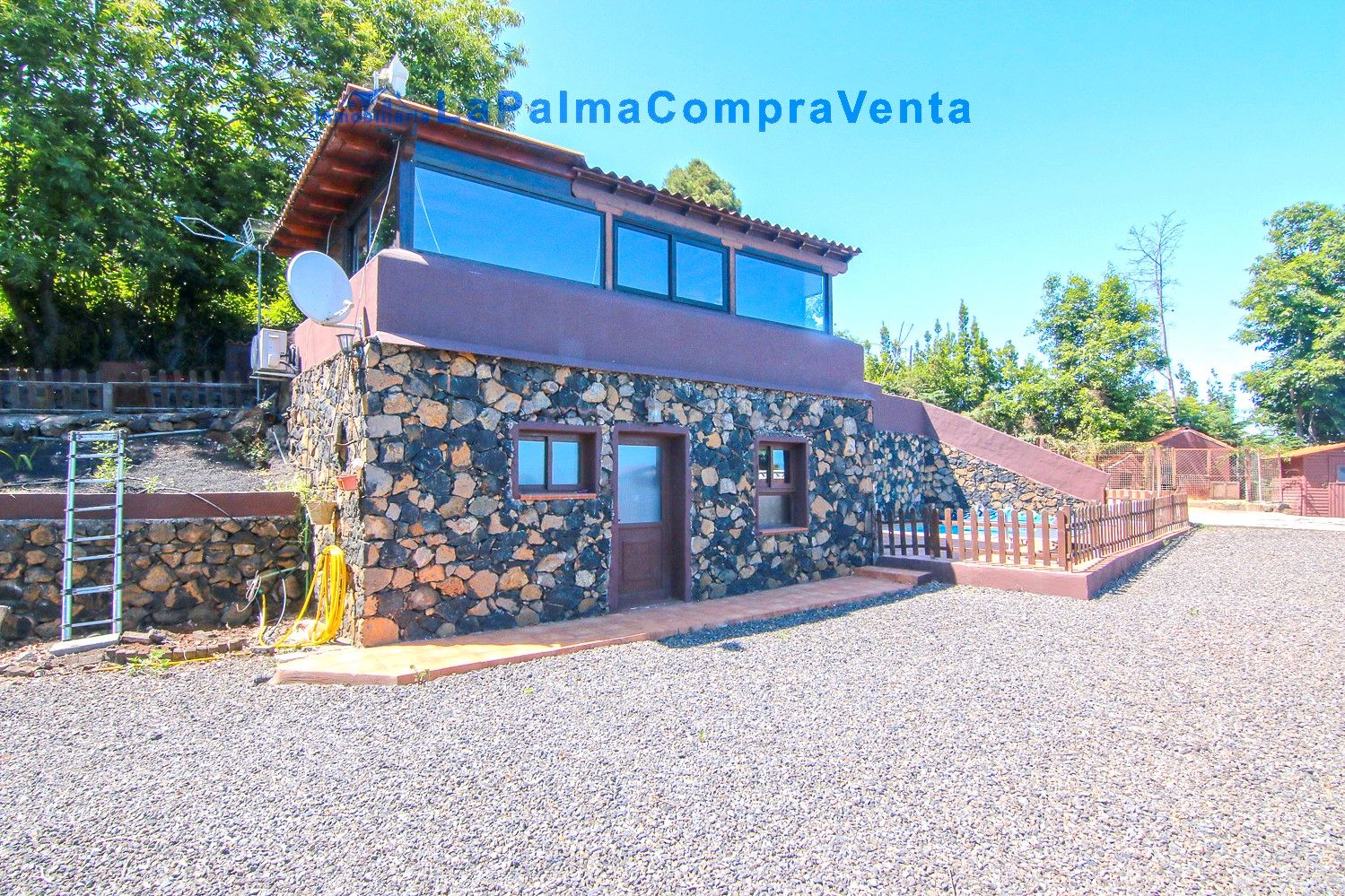 Vista exterior de Casa o xalet en venda en Breña Alta amb Aire condicionat, Jardí privat i Piscina