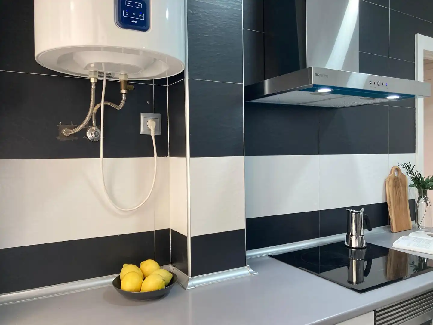 Cuina de Apartament de lloguer en Madrid amb Aire condicionat, Calefacció i Moblat