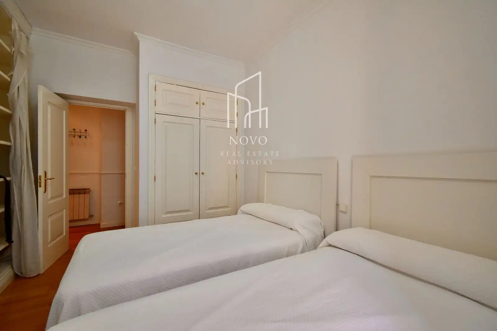 Schlafzimmer von Wohnung zur Miete in Madrid mit Heizung, Terrasse und Möbliert