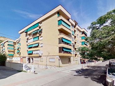 Pis amb balcó en venda a TAMBORIL 82