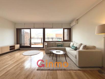 Living room of Flat to rent in  Madrid Capital  with Air Conditioner, Heating and Terrace