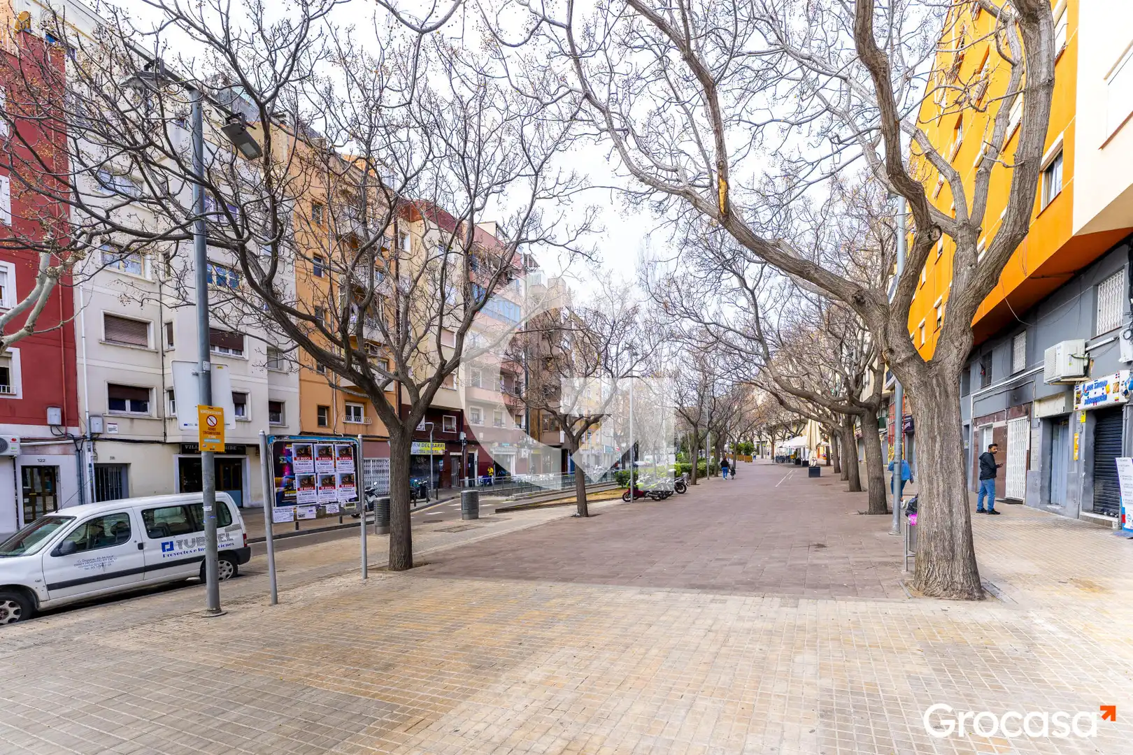 Vista exterior de Àtic en venda en L'Hospitalet de Llobregat amb Aire condicionat, Calefacció i Terrassa