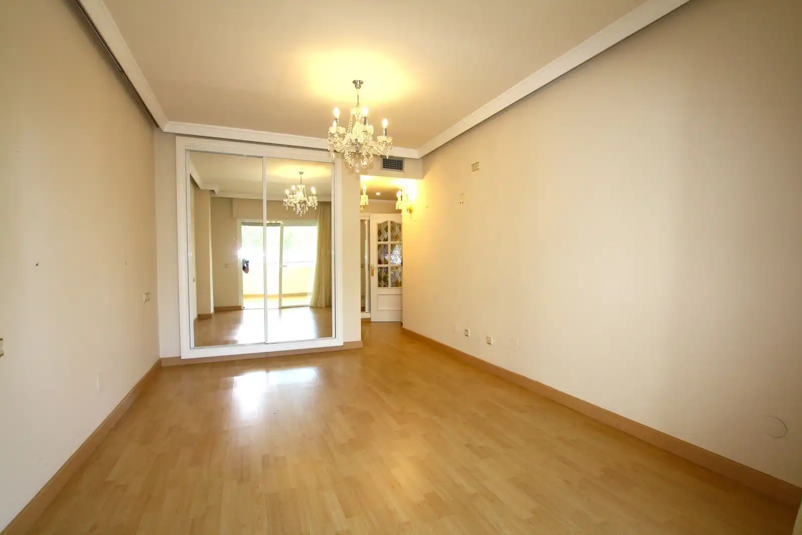 Sala de estar de Apartamento en venta en Marbella con Terraza, Trastero y Amueblado