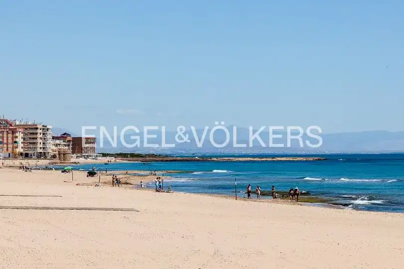 Pis en venda en Torrevieja amb Aire condicionat, Calefacció i Jardí privat