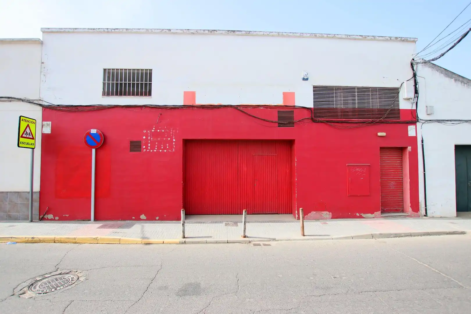 Vista exterior de Local en venda en Puebla de la Calzada amb Aire condicionat