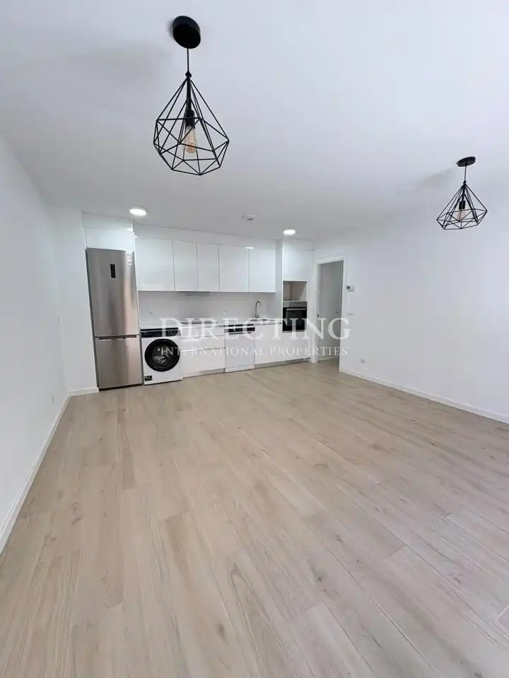 Vista exterior de Piso de alquiler en Madrid con Aire acondicionado, Balcón y Piscina comunitaria
