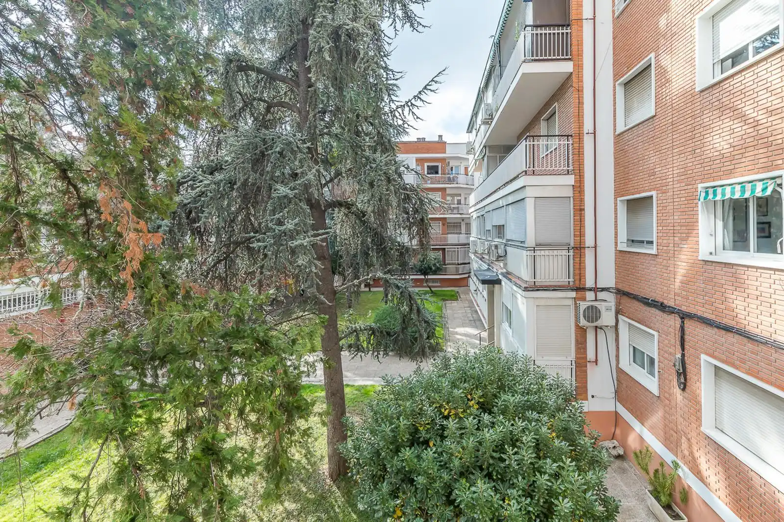 Exterior view of Flat for rent in Madrid  with Air Conditioner