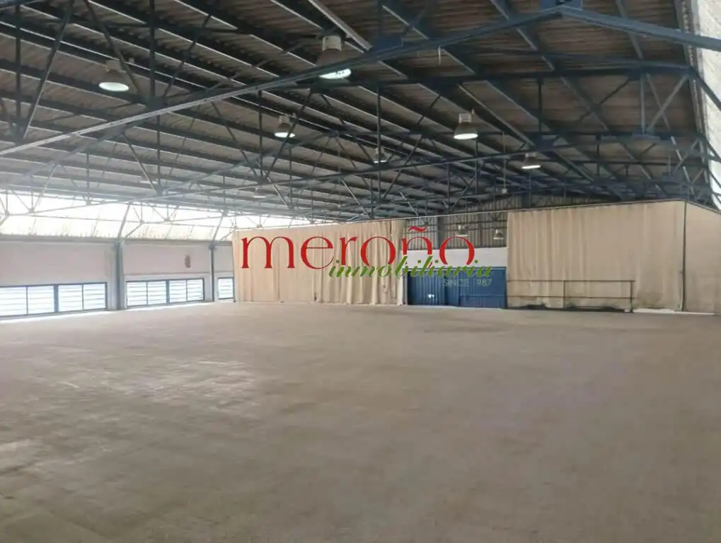 Fabrikhallen zur Miete in El Pinós / Pinoso