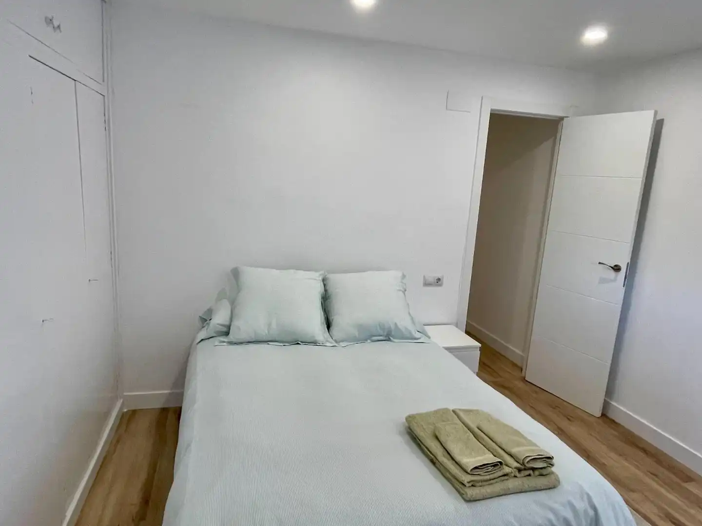 Habitación de Piso de alquiler en Oviedo  con Amueblado