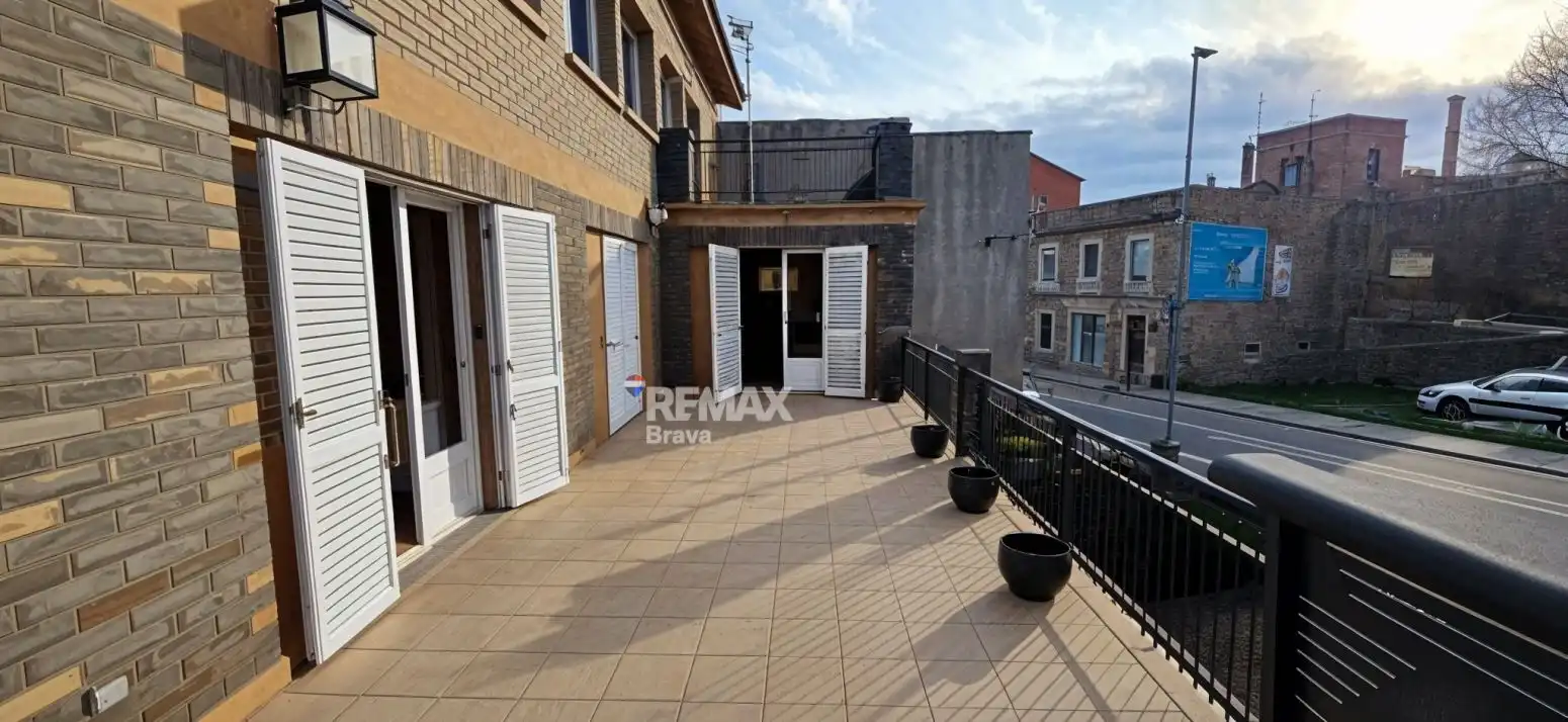 Vista exterior de Casa adosada en venta en Celrà con Aire acondicionado, Jardín privado y Terraza