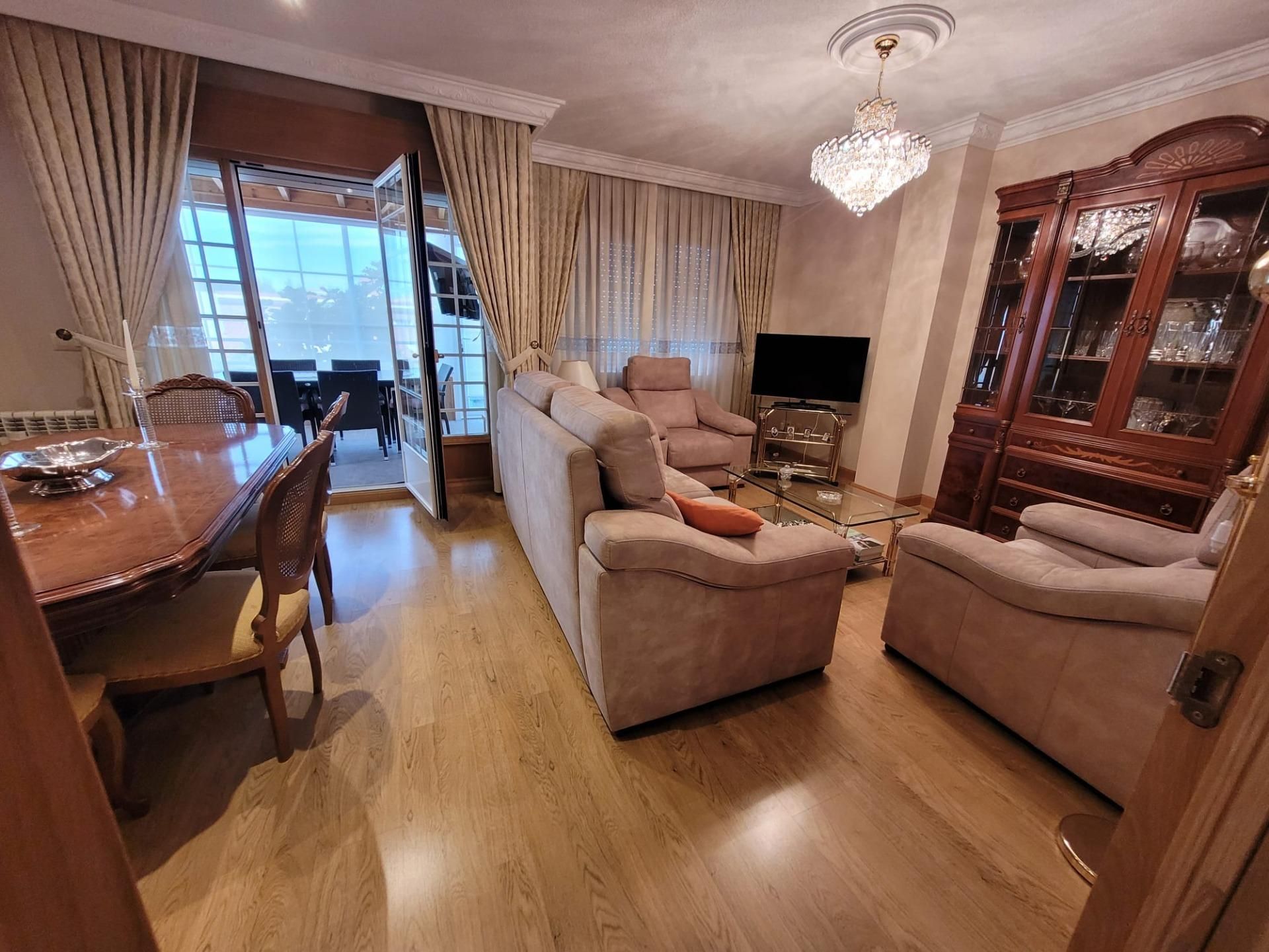 Sala de estar de Casa adosada en venta en Salamanca Capital con Calefacción, Terraza y Trastero