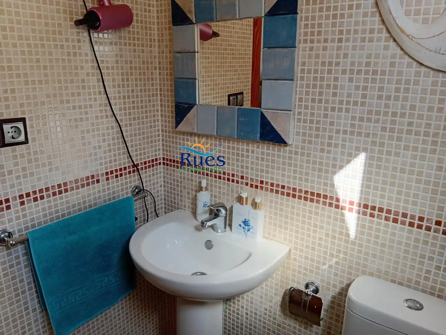 Badezimmer von Einfamilien-Reihenhaus zum Verkauf in Torreblanca mit Terrasse, Balkon und Gemeinschaftspool