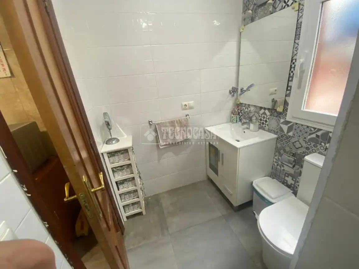 Baño de Casa adosada en venta en Sanlúcar la Mayor